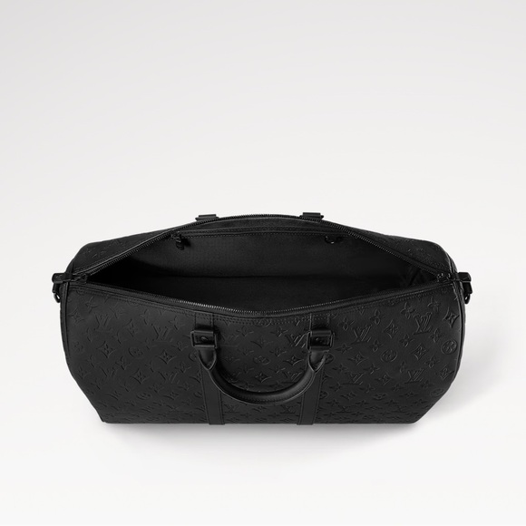 Louis Vuitton Black Duffel Bag with Monogram Pattern and Leather Material - Picture 4 of 10